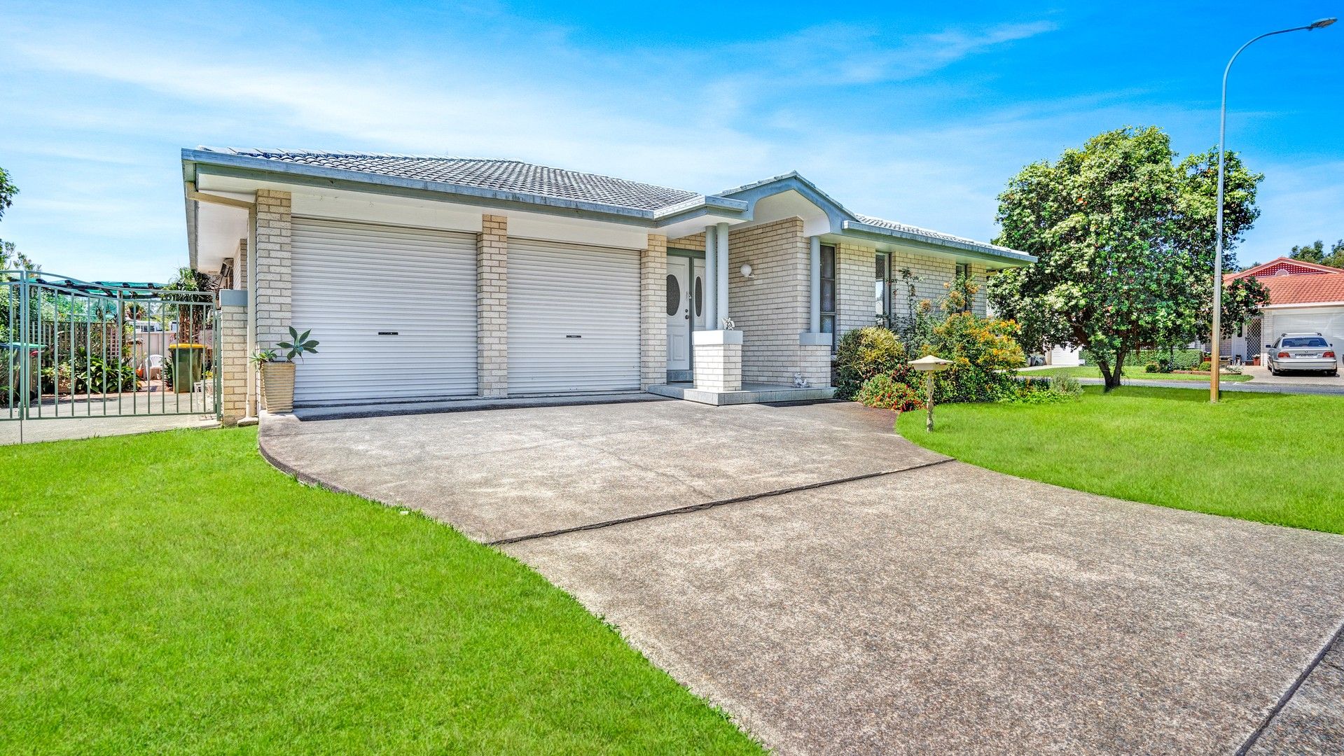 3 bedrooms House in 23 Lachlan Avenue TUNCURRY NSW, 2428