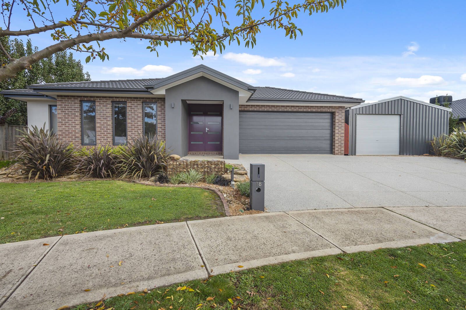 18 Tributary Way, Woodend VIC 3442
