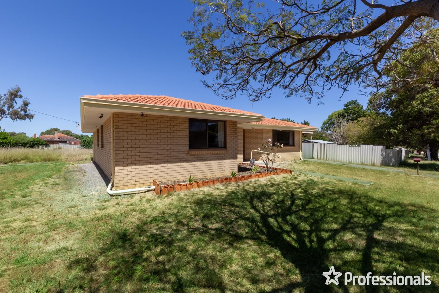 5 bedrooms House in 2 Prout Road ARMADALE WA, 6112