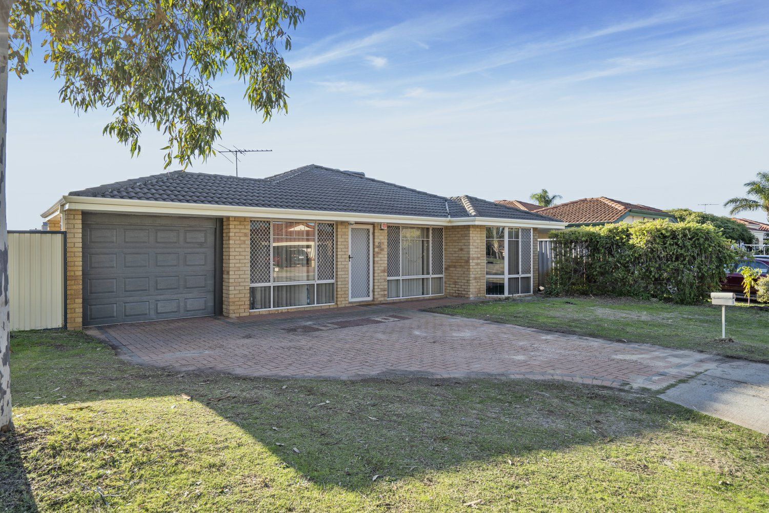 2 Mary Mackillop Glen, Queens Park WA 6107, Image 0