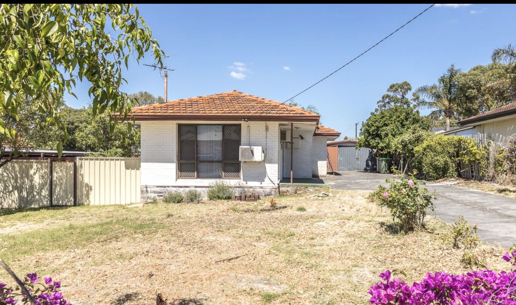 3 bedrooms House in 9 Rochford Way GIRRAWHEEN WA, 6064