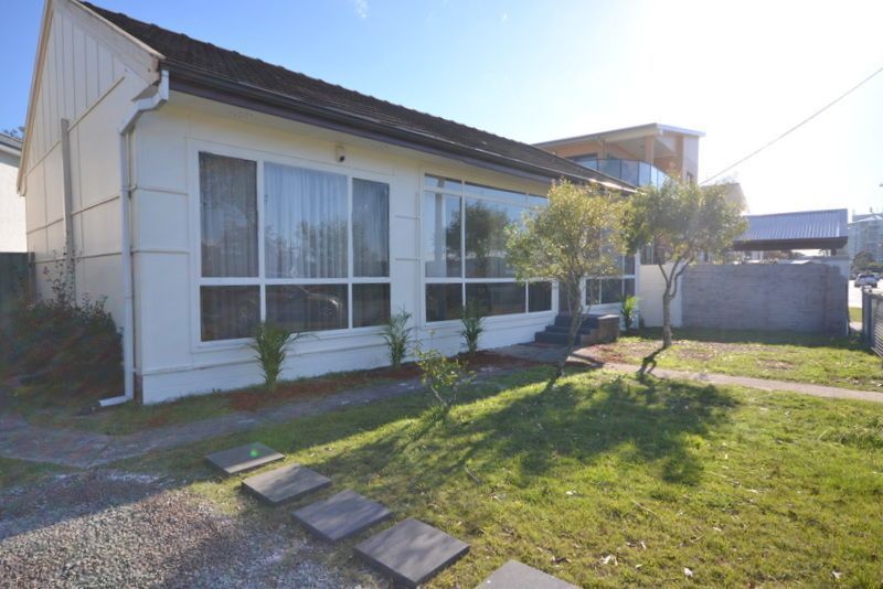 4 bedrooms House in 69 Broken Bay Road ETTALONG BEACH NSW, 2257