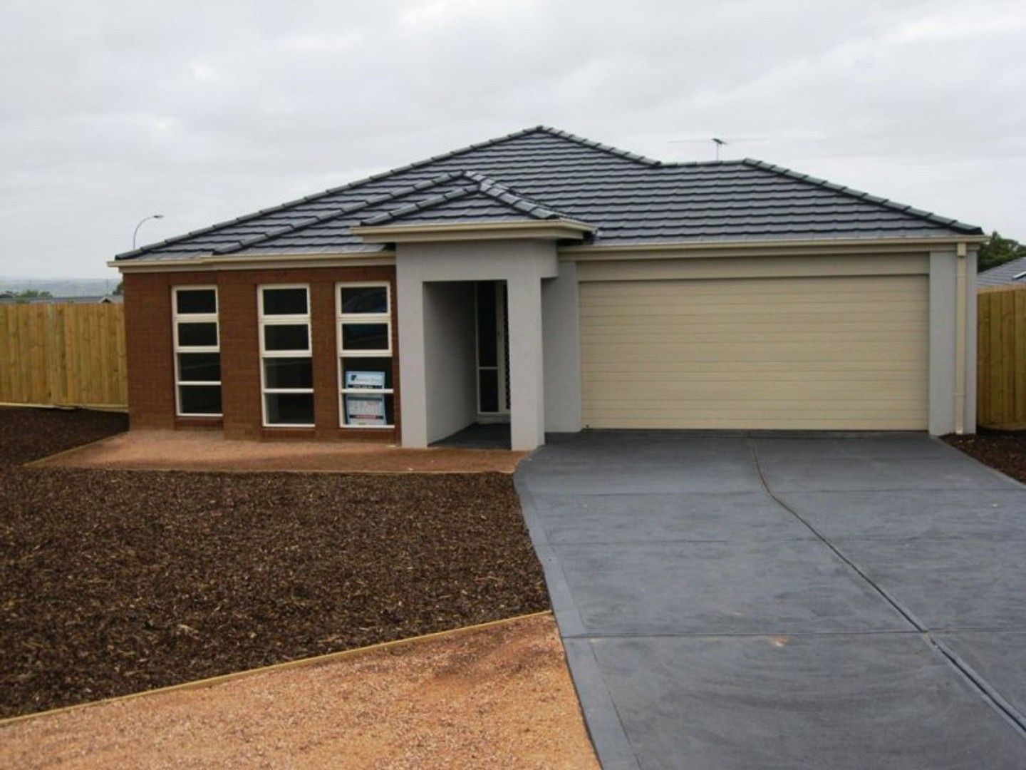 4 bedrooms House in 27 Harry Vallence Drive BACCHUS MARSH VIC, 3340