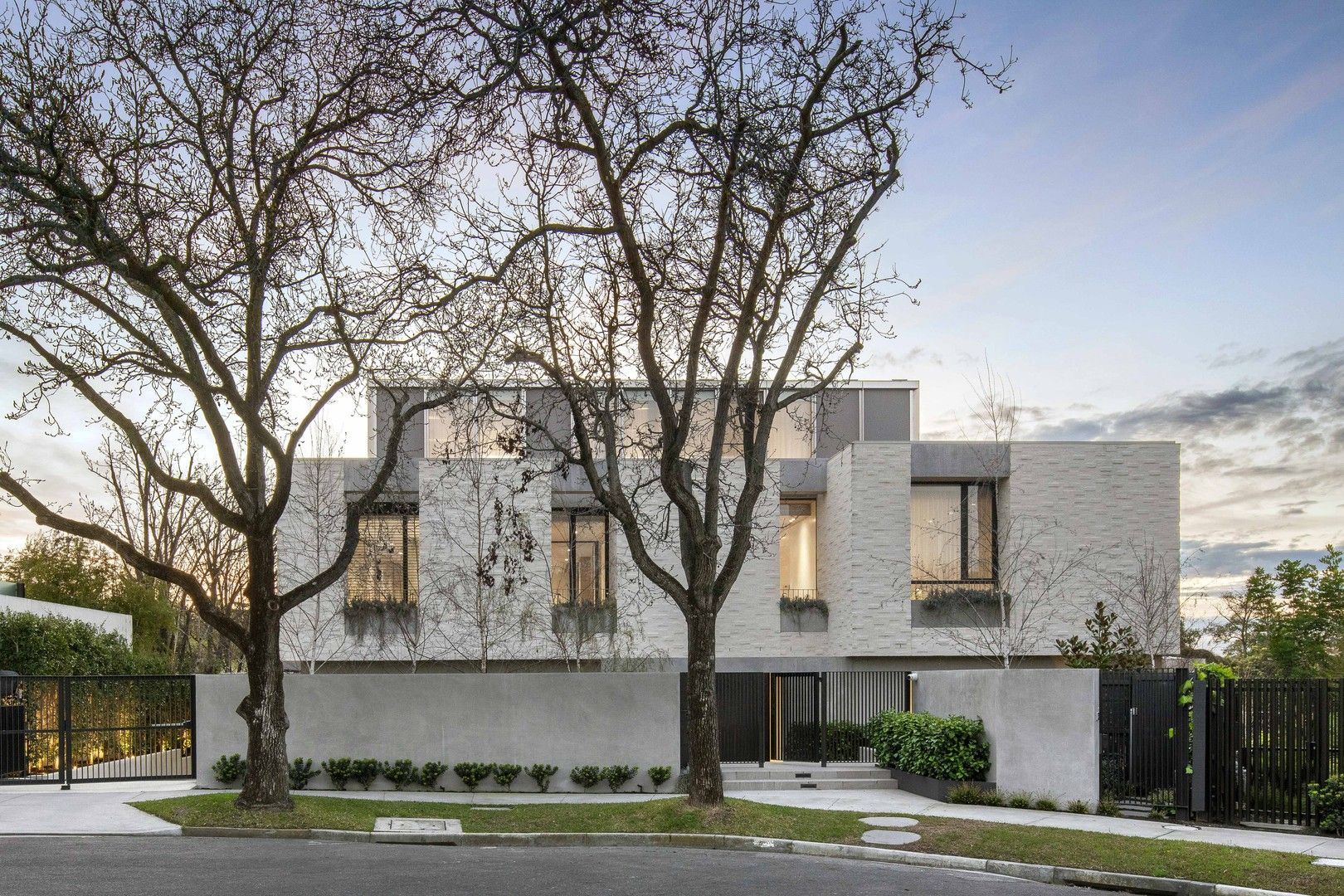 4 bedrooms House in 6 Myvore Court TOORAK VIC, 3142