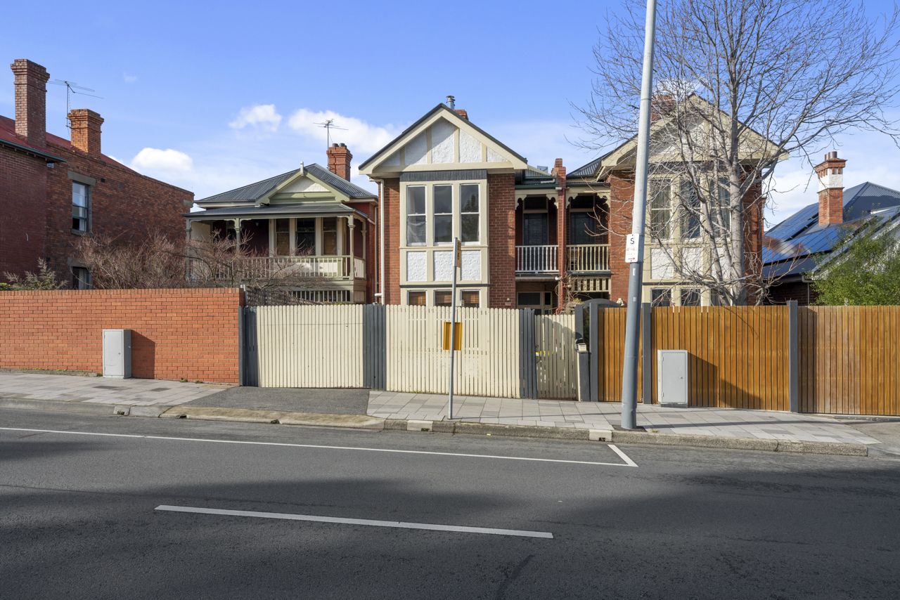 3 bedrooms Townhouse in 122 Sandy Bay Road SANDY BAY TAS, 7005