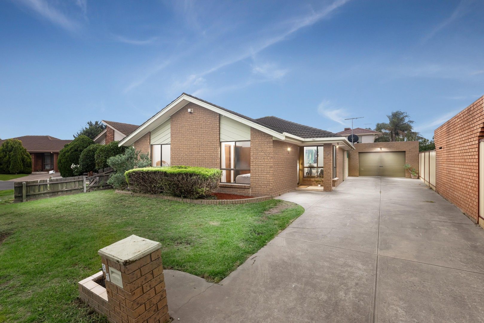 3 bedrooms House in 27 Plymouth Close SUNSHINE NORTH VIC, 3020