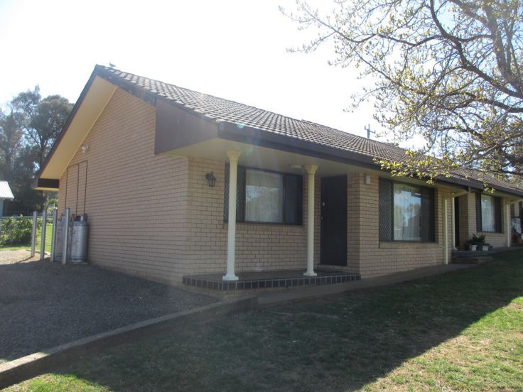 2 bedrooms Apartment / Unit / Flat in 2/1 Maude Street ARMIDALE NSW, 2350