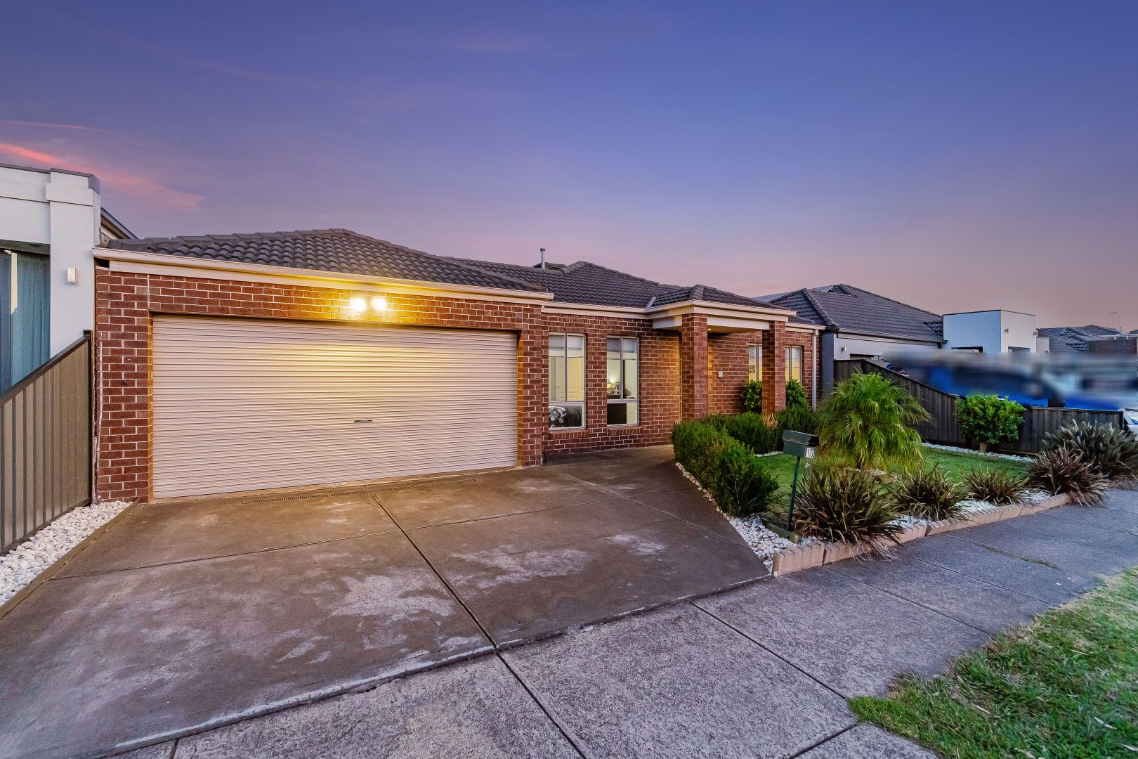 10 Wattlebird Street, Roxburgh Park VIC 3064, Image 2