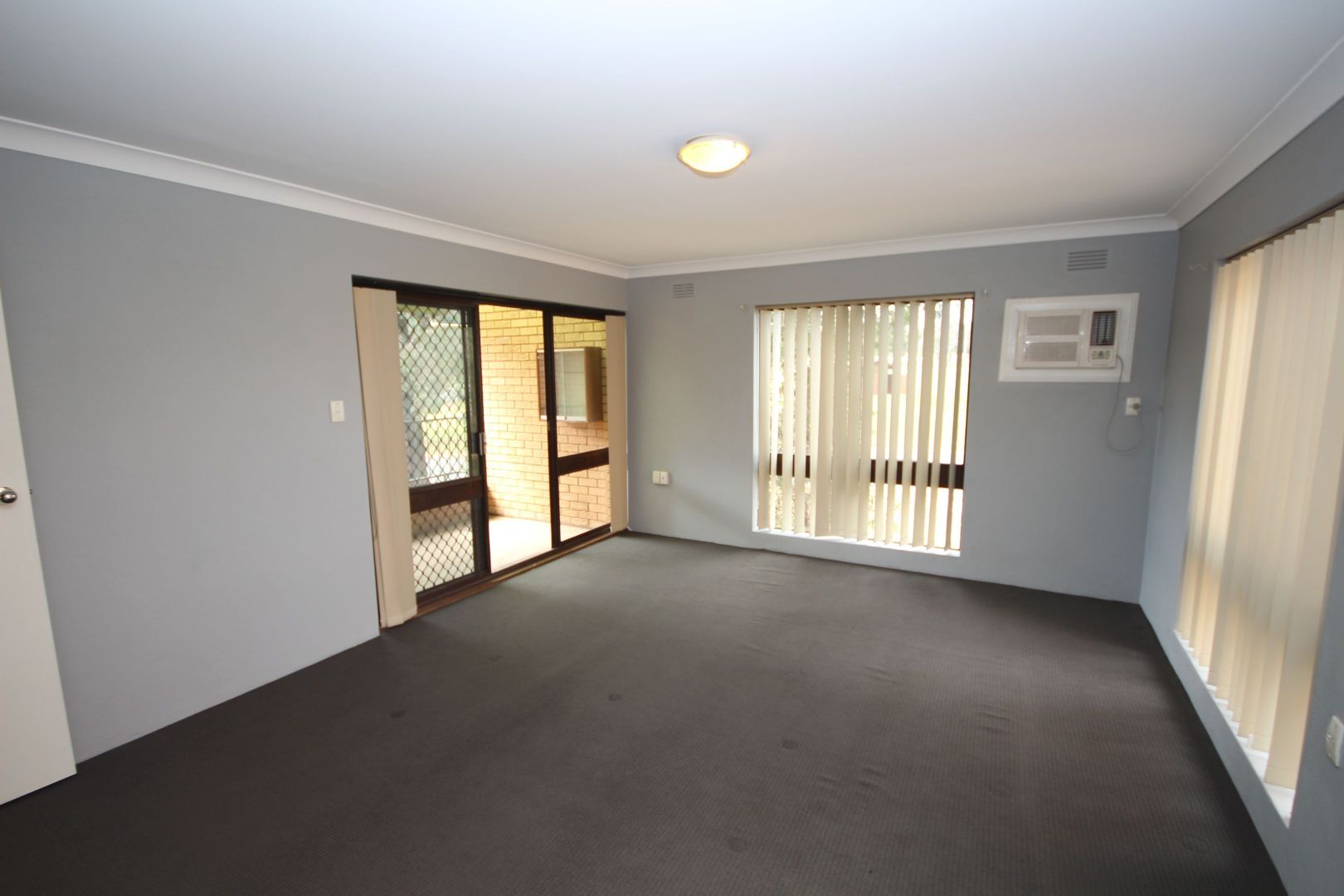 8/9 Henschke Avenue, Tolland NSW 2650, Image 2