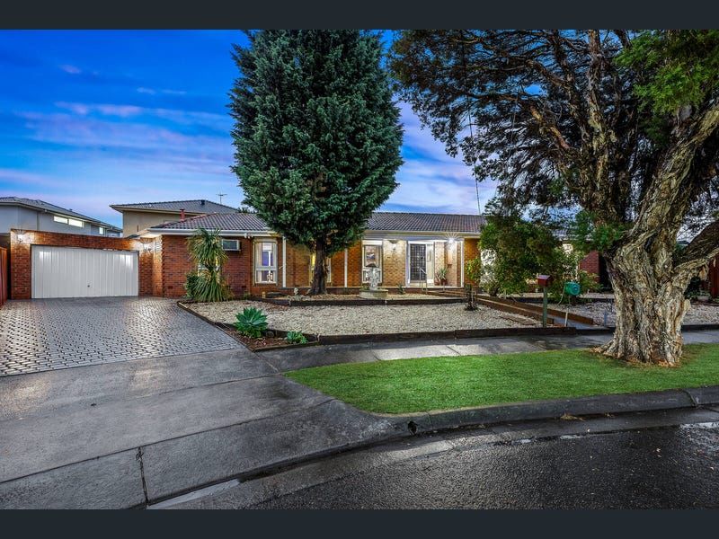 4 bedrooms House in 4 Blodorn Court KEYSBOROUGH VIC, 3173