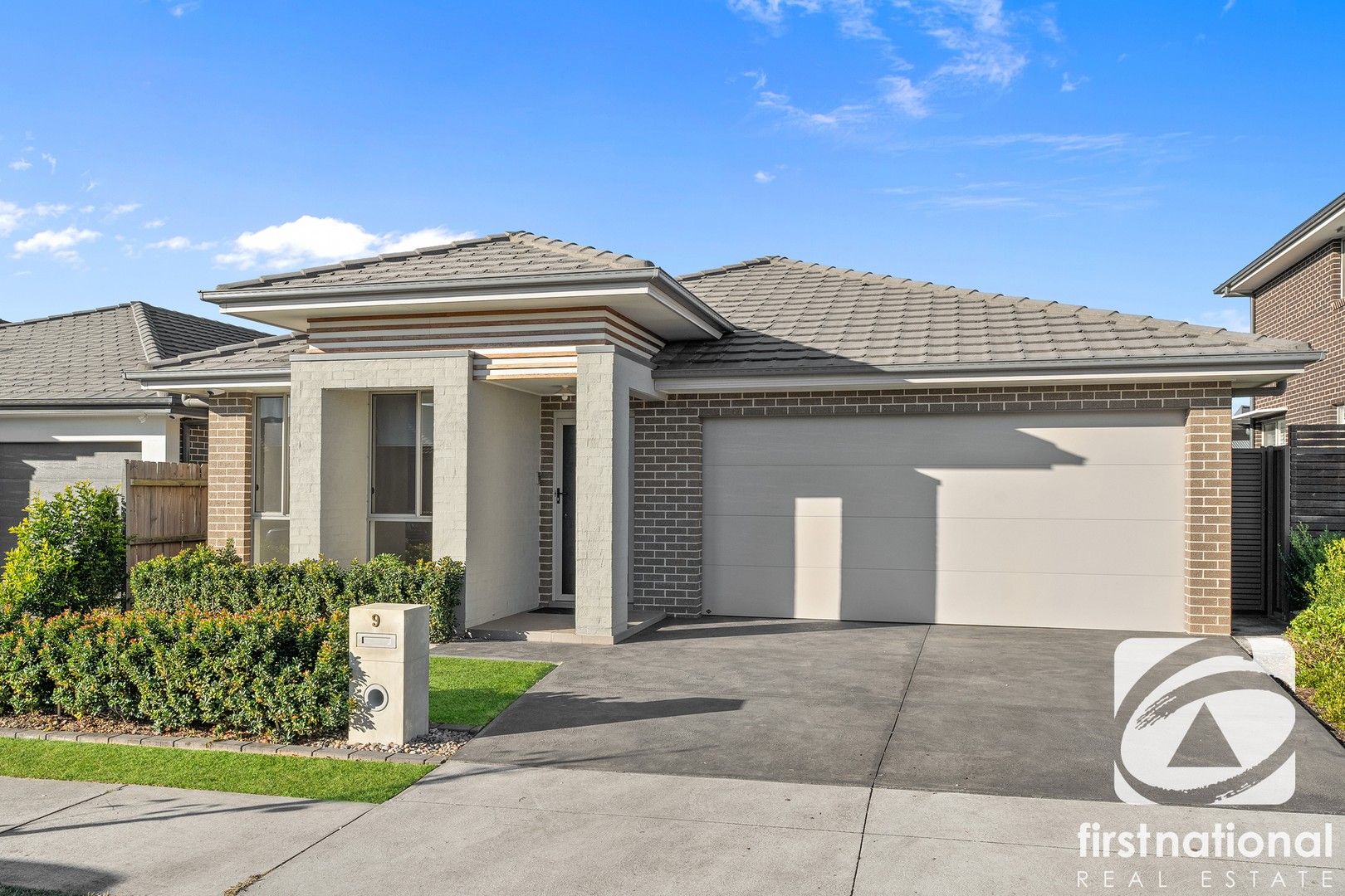 4 bedrooms House in 9 McEvoy Street ORAN PARK NSW, 2570