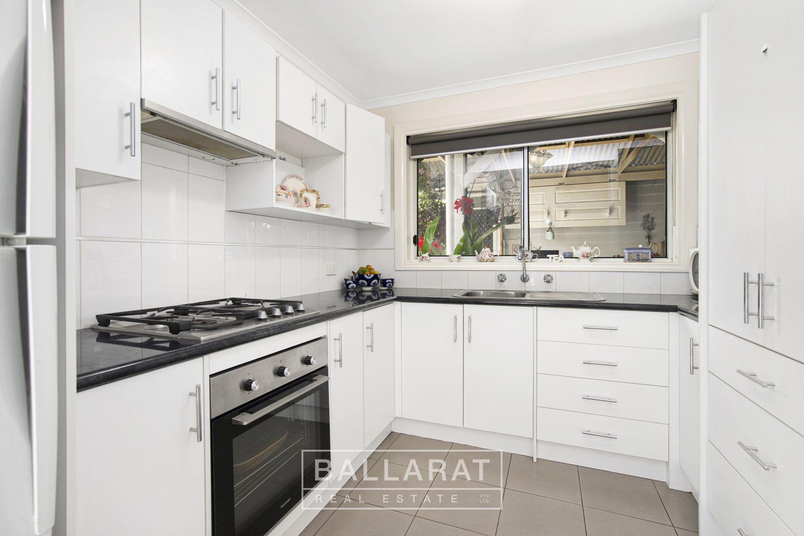 803 Laurie Street, Mount Pleasant VIC 3350, Image 2