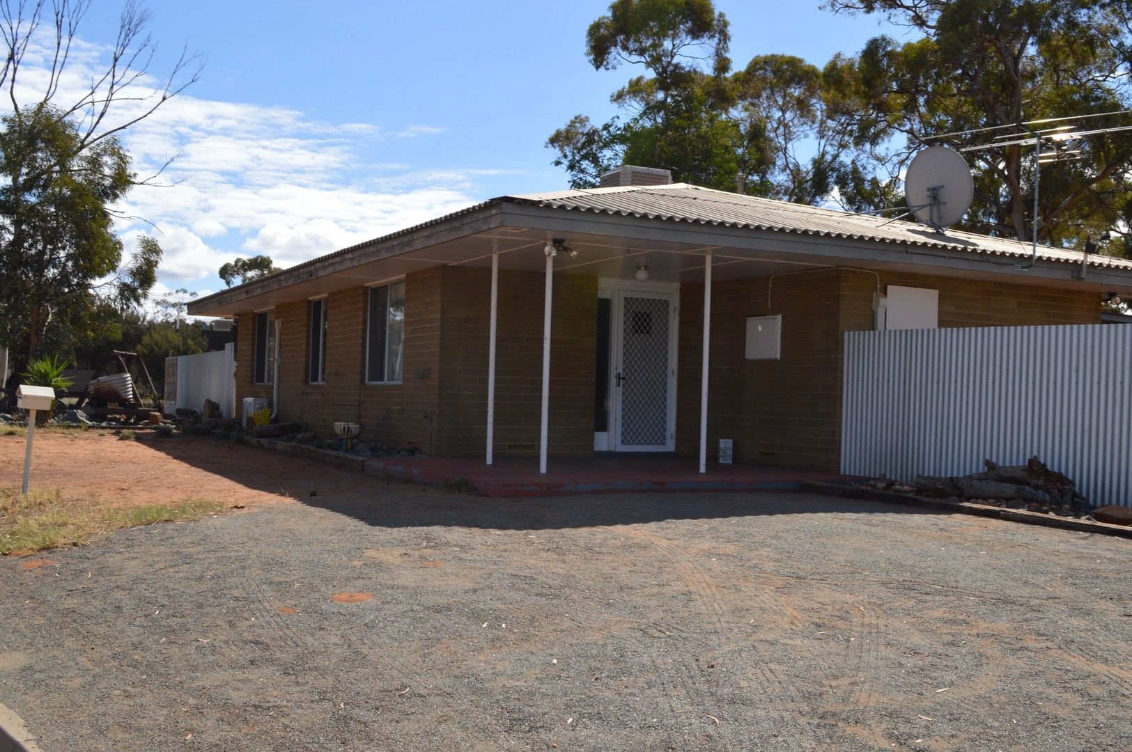 3 bedrooms House in 41 Everlasting Crescent KAMBALDA WEST WA, 6442