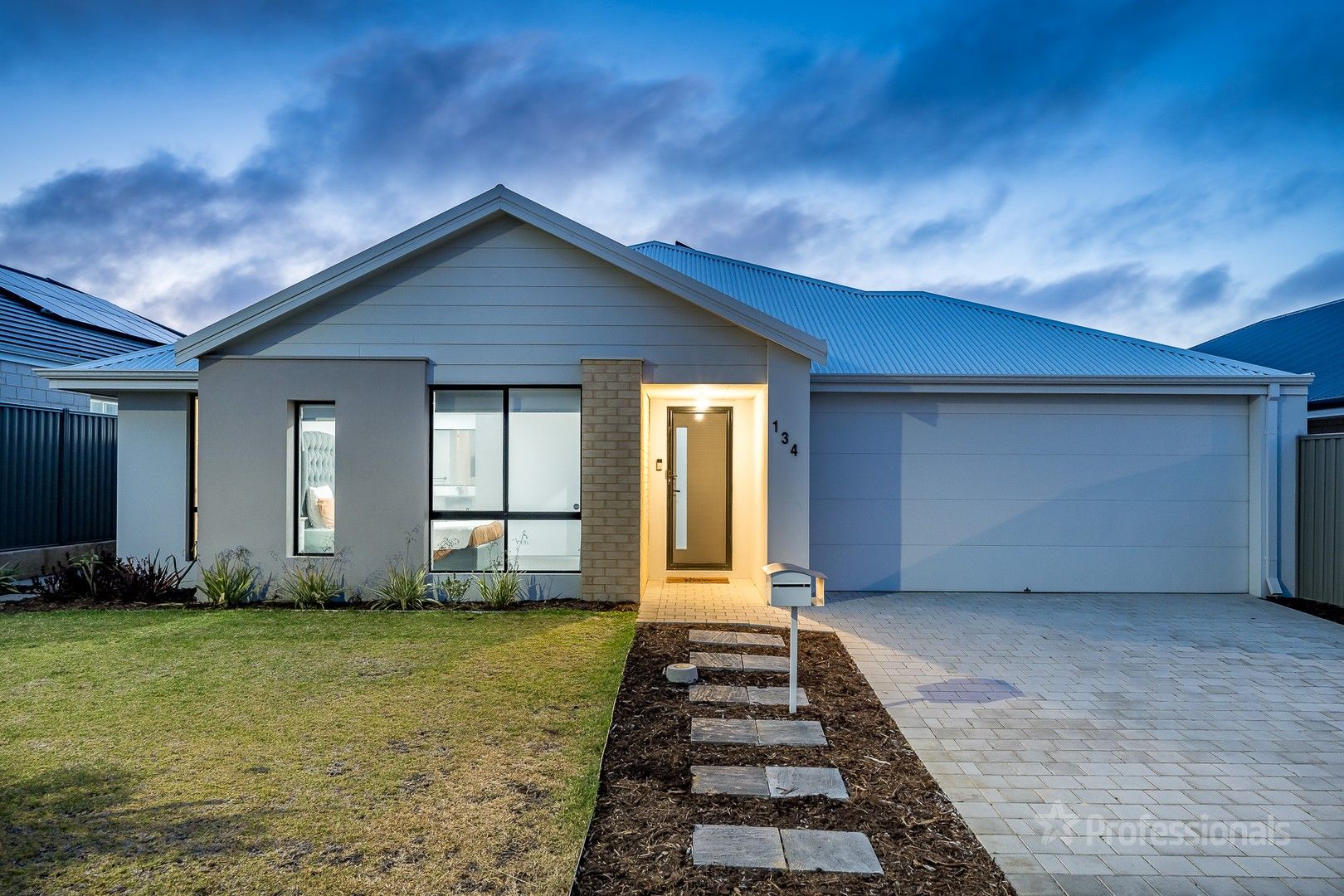 4 bedrooms House in 134 Myrlea Trail ALKIMOS WA, 6038