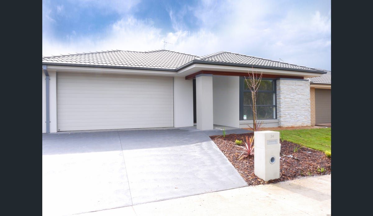 4 bedrooms House in 24 Whites Road MOUNT DUNEED VIC, 3217
