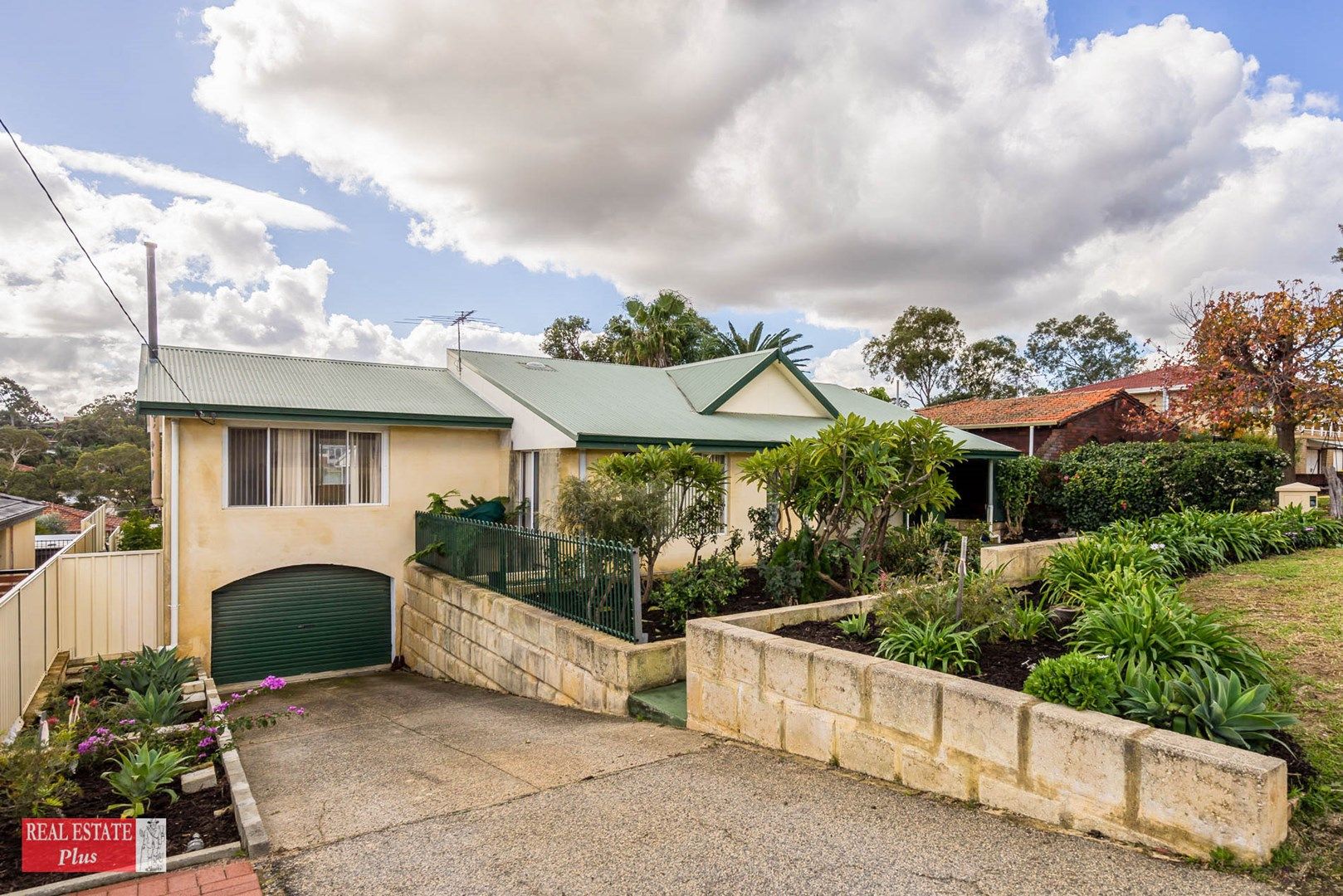 17 Bladon Way, Swan View WA 6056, Image 0