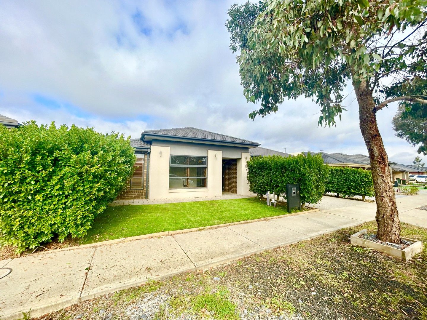 27 Holyoake Parade, Manor Lakes VIC 3024, Image 0