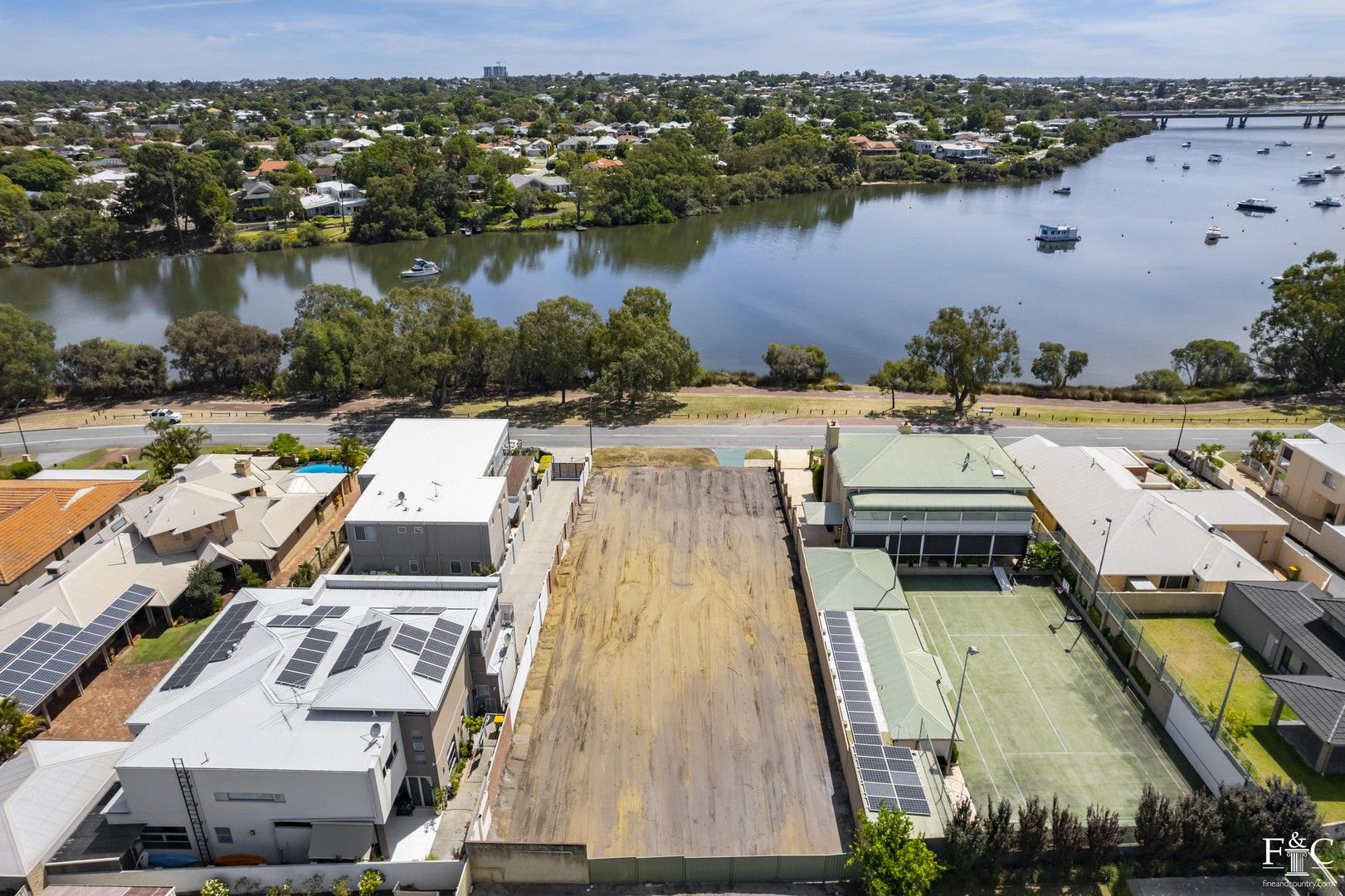 4 bedrooms House in 7 Riverton Drive ROSSMOYNE WA, 6148