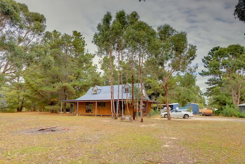 22 Clarkes Road, ENFIELD VIC 3352, Image 2