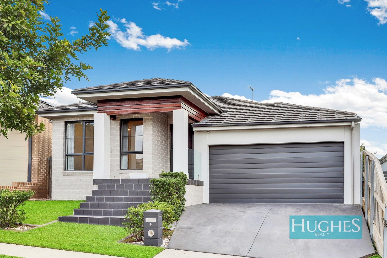 4 bedrooms House in 9 Yerrang Avenue GLENMORE PARK NSW, 2745