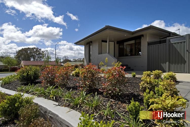 1 Castlereagh Crescent, Macquarie ACT 2614, Image 2