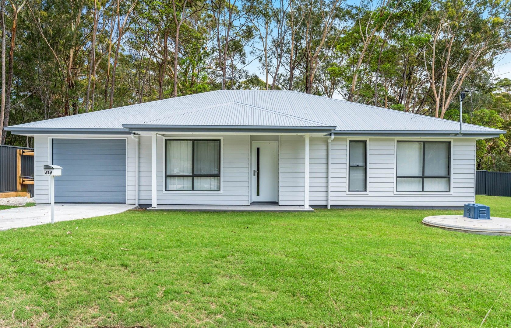 3 bedrooms House in 319 Centre Road RUSSELL ISLAND QLD, 4184