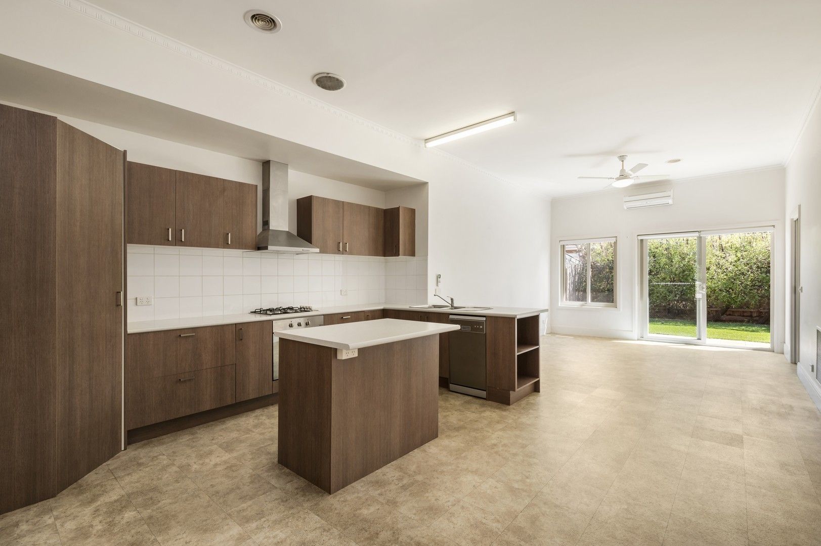 2 bedrooms House in 8 Birch St CAULFIELD SOUTH VIC, 3162