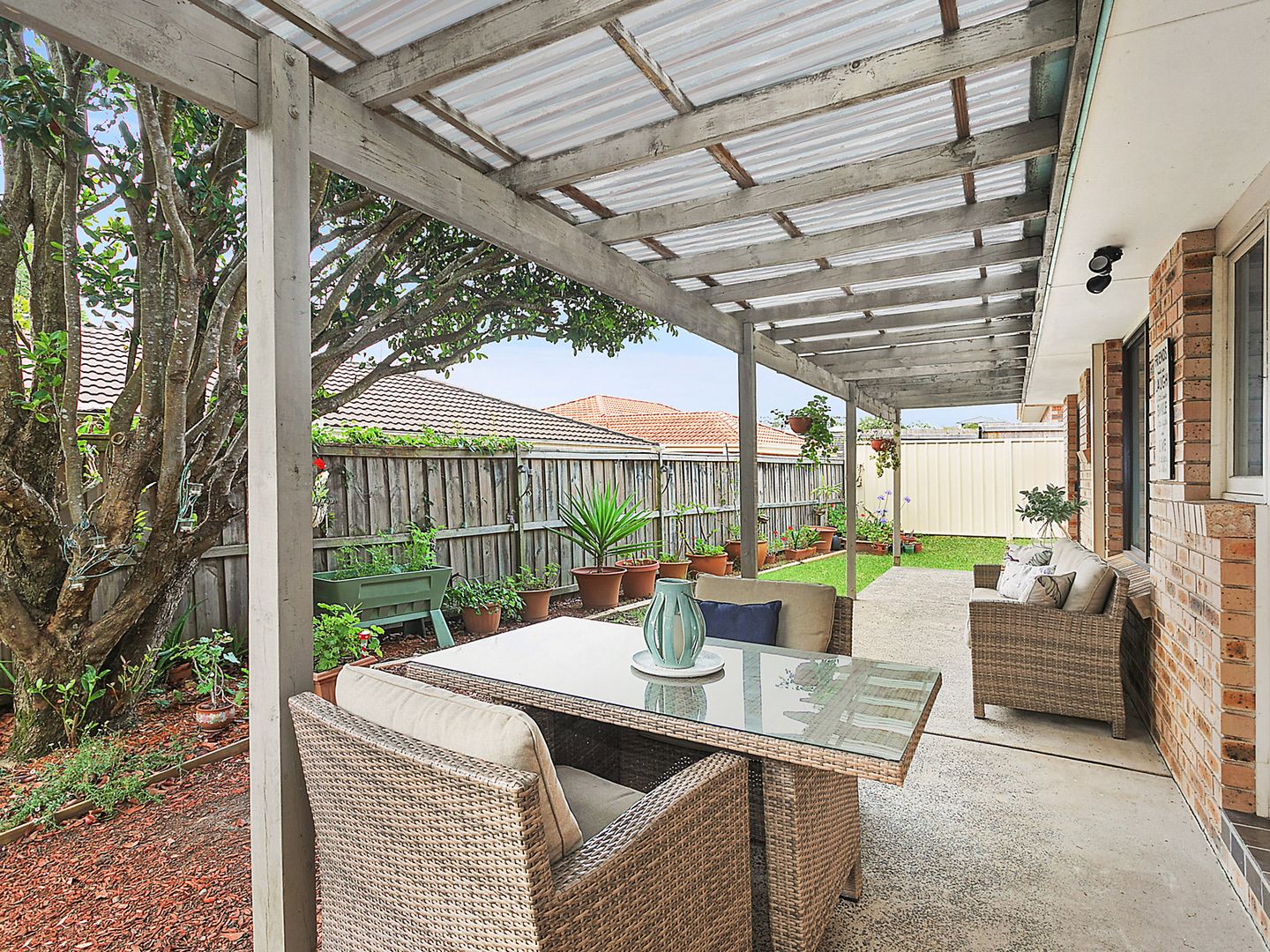 2/3 White Cedar Close, Green Point NSW 2251, Image 2