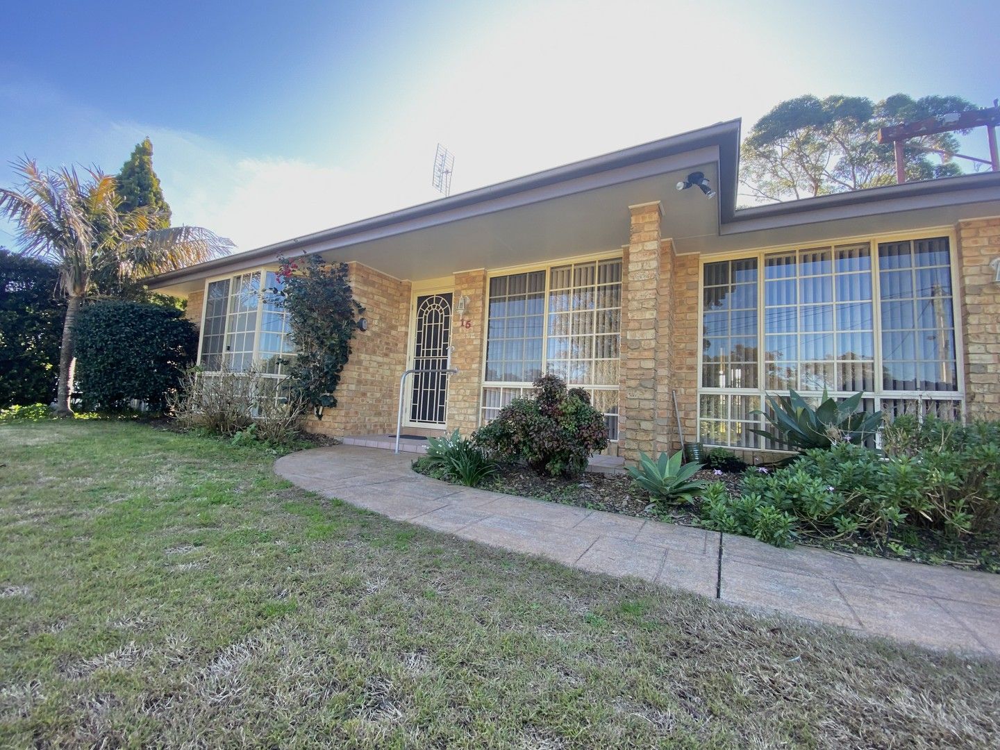 3 bedrooms House in 15 Monash Close TANILBA BAY NSW, 2319