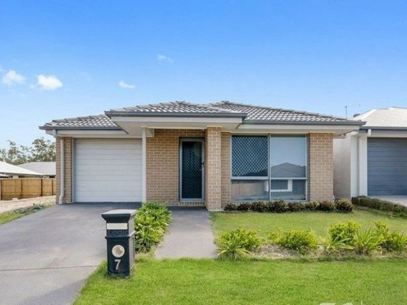 4 bedrooms House in 7 Walker Circuit FLAGSTONE QLD, 4280
