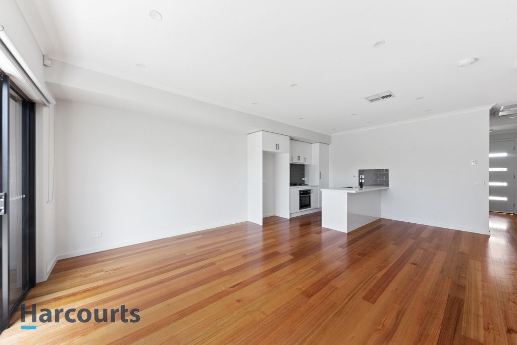 3/10 Highlands Avenue, Airport West VIC 3042, Image 2