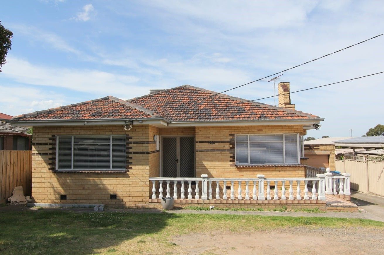 4 bedrooms House in 1226 Heatherton Road NOBLE PARK VIC, 3174