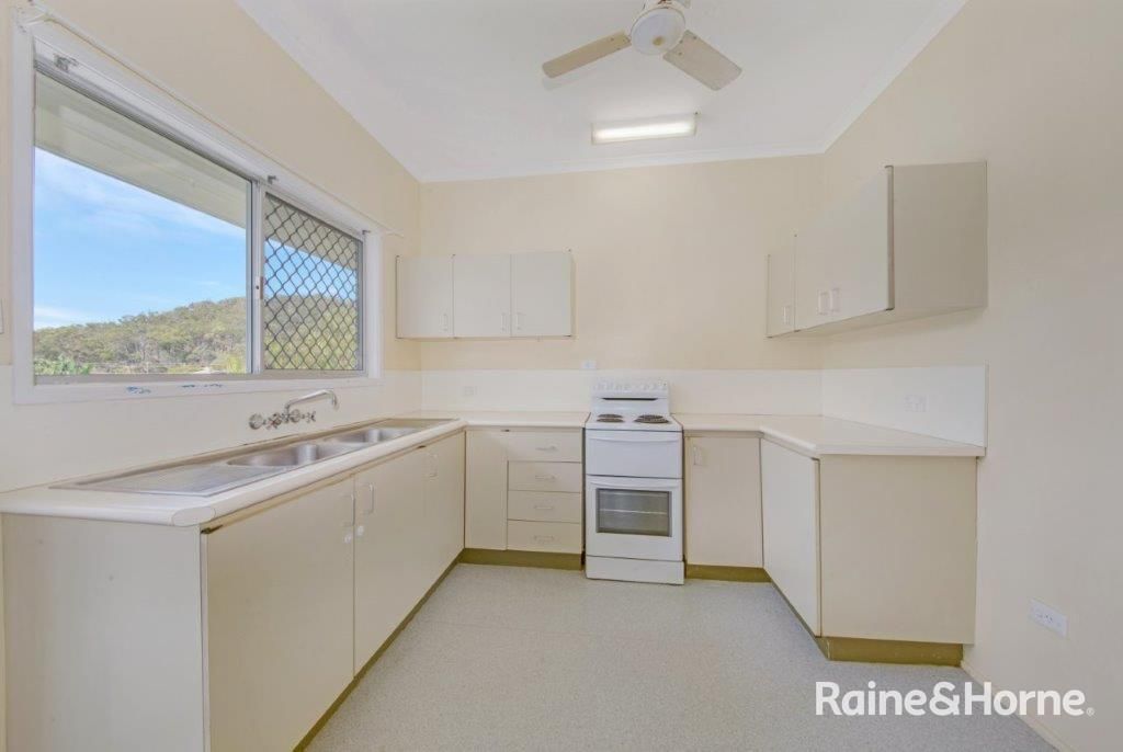 30 Flounder Crescent, Toolooa QLD 4680, Image 2