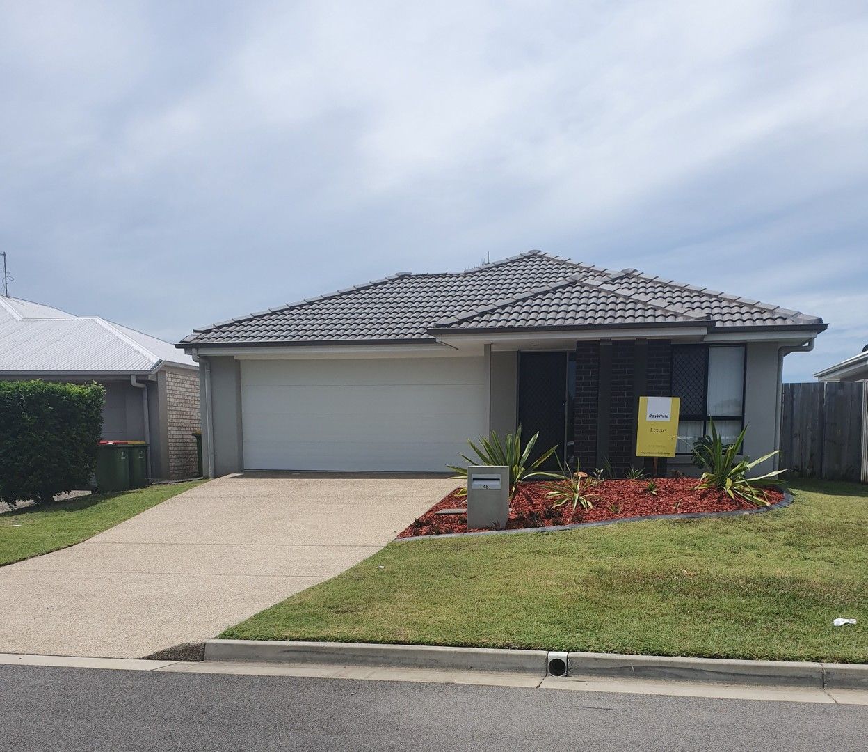 4 bedrooms House in 45 Tiffany Way PIMPAMA QLD, 4209