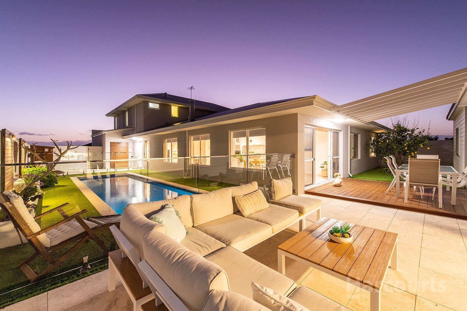 4 bedrooms House in 16 Lorea Loop HALLS HEAD WA, 6210