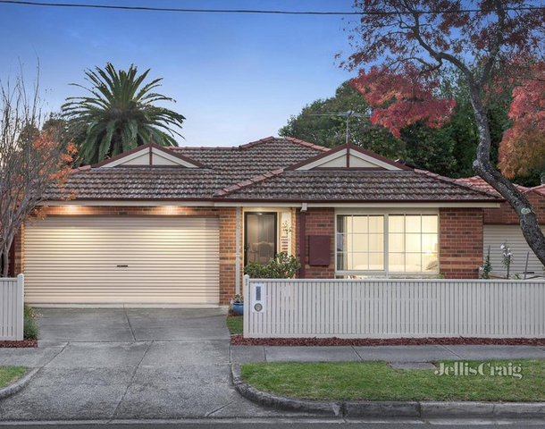 53 Rosstrevor Crescent, Mitcham VIC 3132