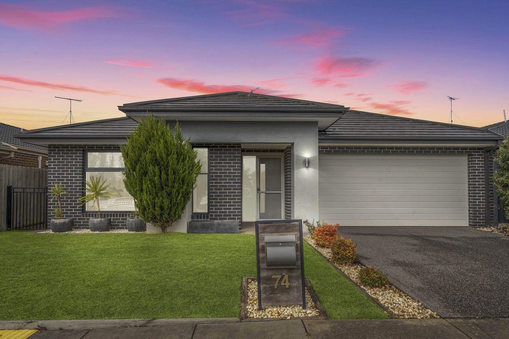 74 Coastside Drive, Armstrong Creek VIC 3217