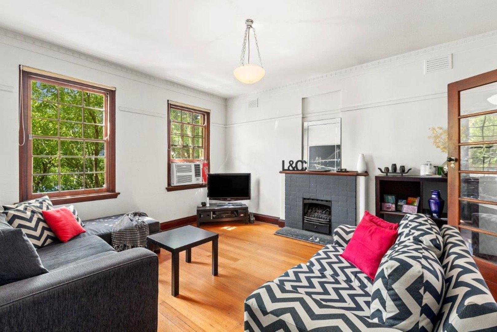 2 bedrooms Apartment / Unit / Flat in 1/123 Alma Road ST KILDA EAST VIC, 3183