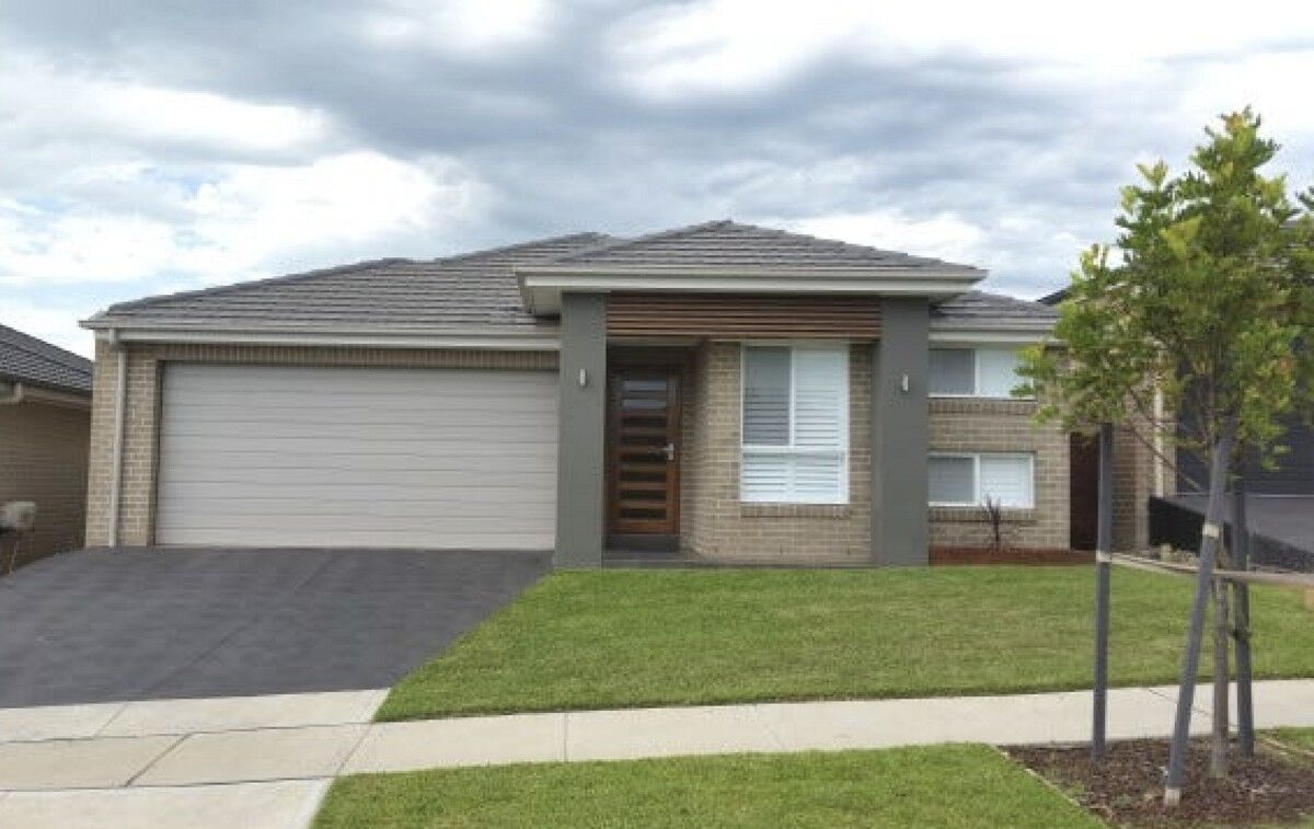 4 bedrooms House in 18 Ewan James Drive GLENMORE PARK NSW, 2745