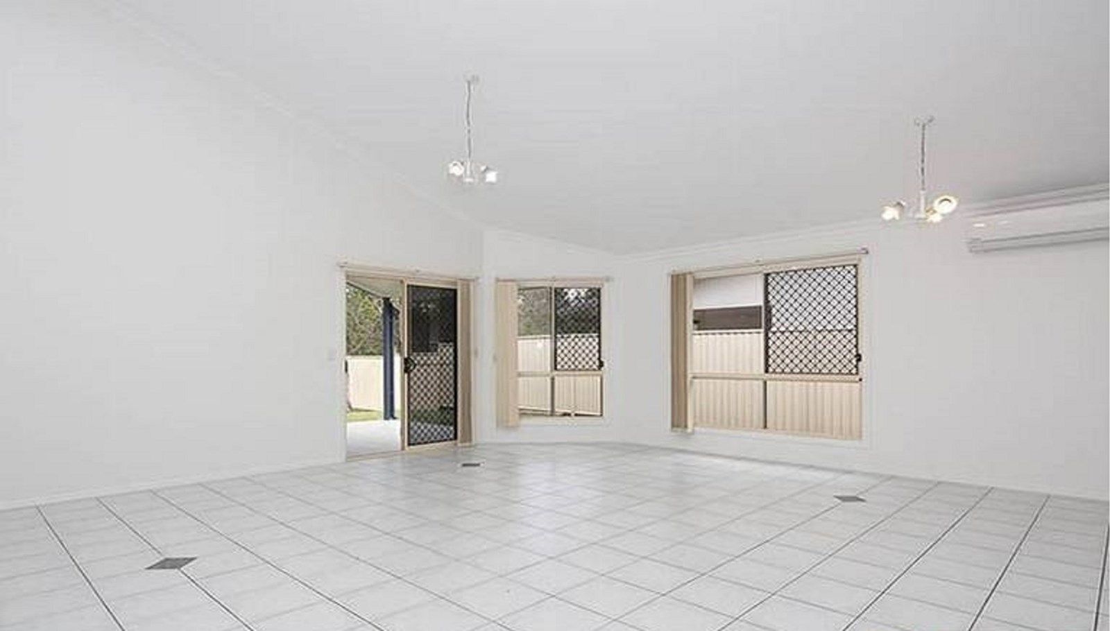 20 Melaleuca Place, Carindale QLD 4152, Image 2