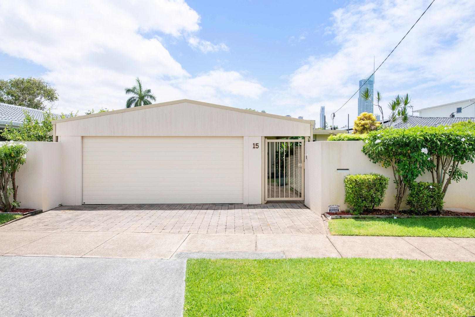 15 Salerno Street, Isle Of Capri QLD 4217, Image 1