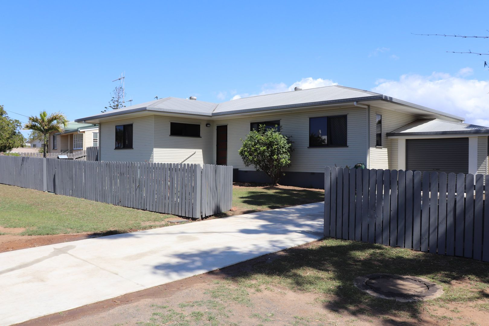 98 Elliott Heads Road, Avenell Heights Property History & Address