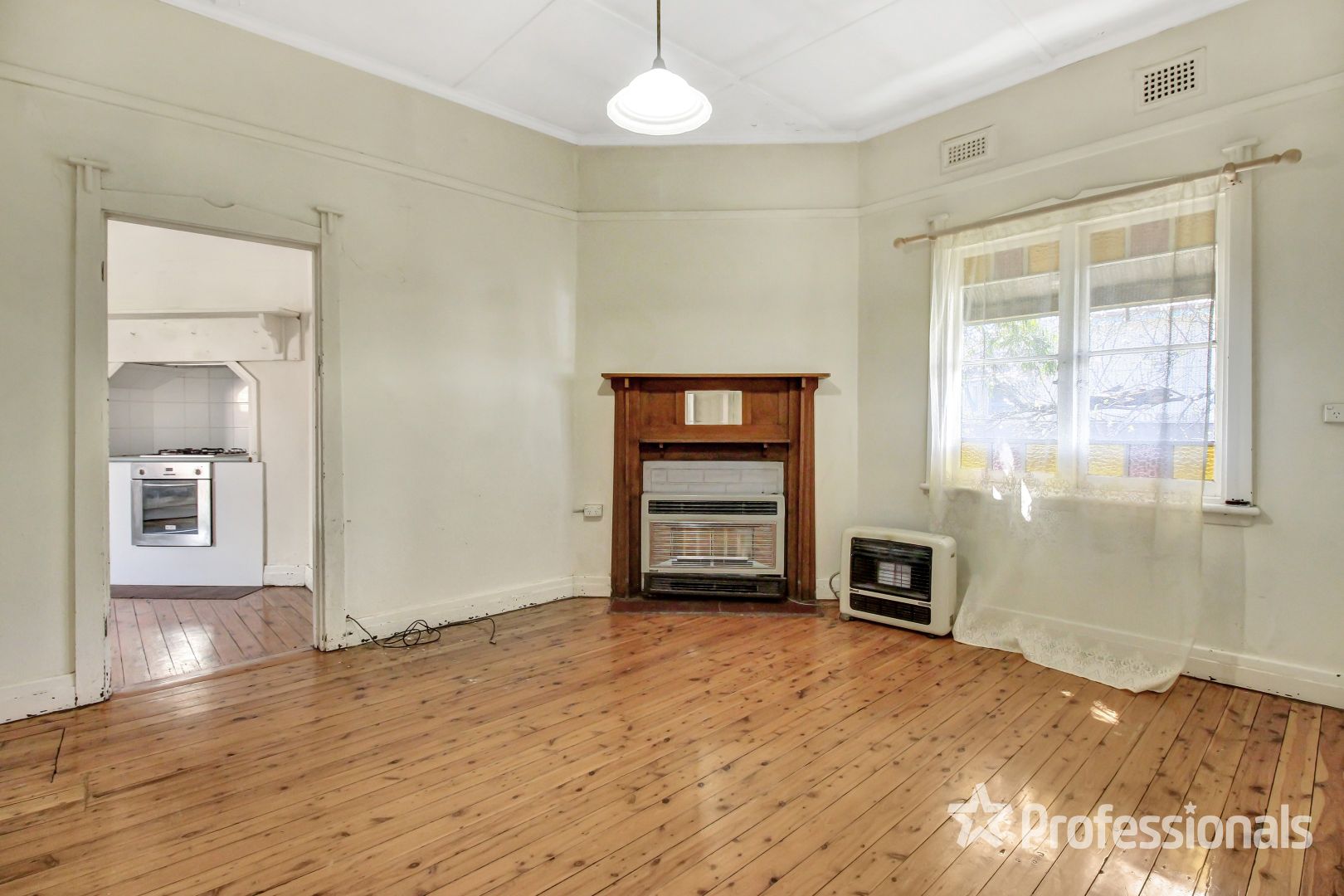 227 Kincaid Street, Wagga Wagga NSW 2650, Image 2