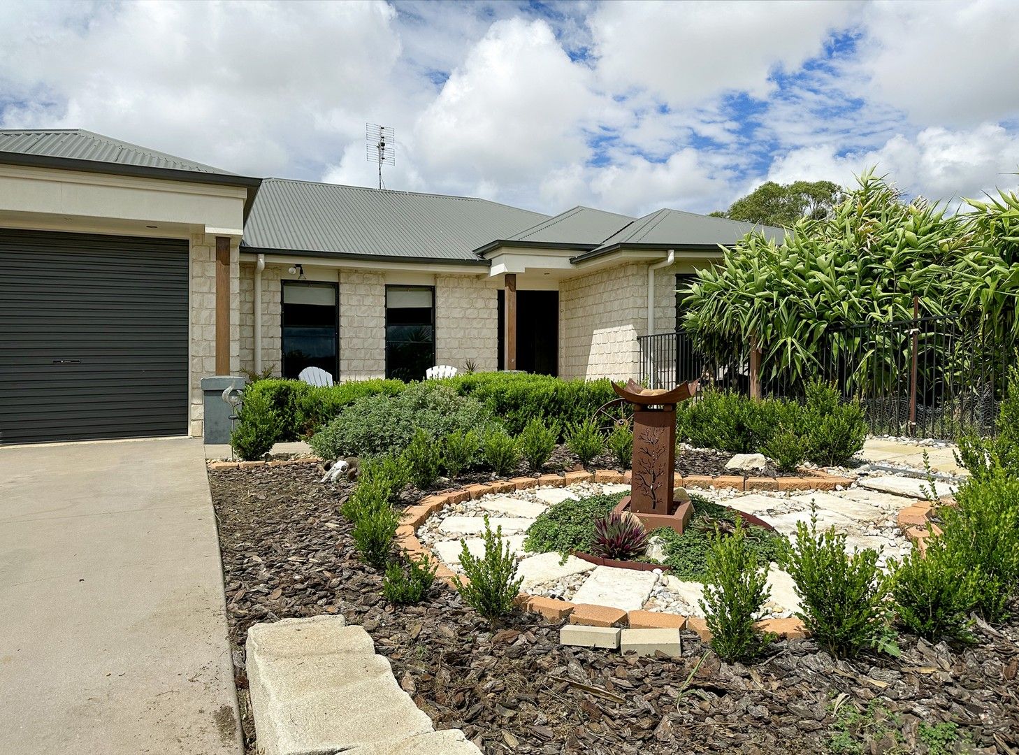 9 Egret Court, Meringandan West QLD 4352, Image 0