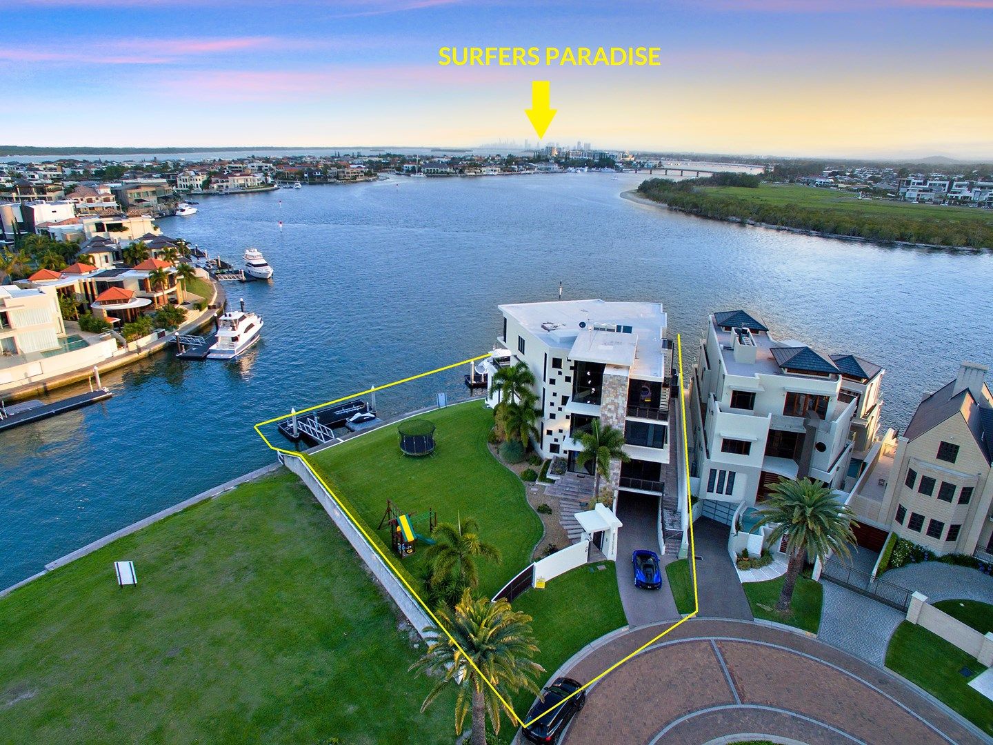 4648 Knightsbridge Parade West, Sovereign Islands QLD 4216 House For