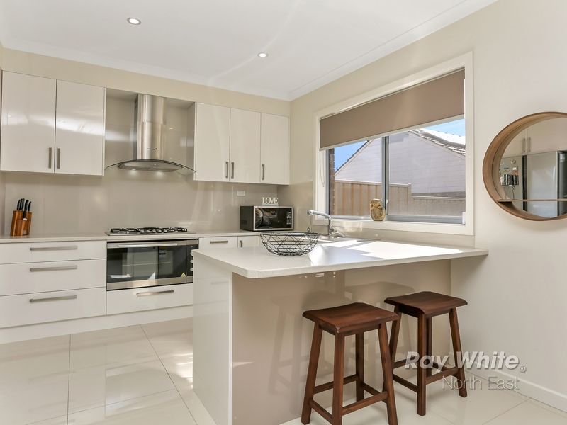 4 Avis Court, Valley View SA 5093, Image 2