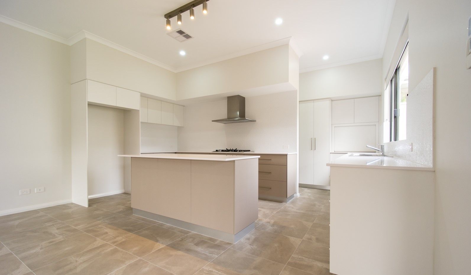 4 bedrooms House in 197 Alice Street DOUBLEVIEW WA, 6018