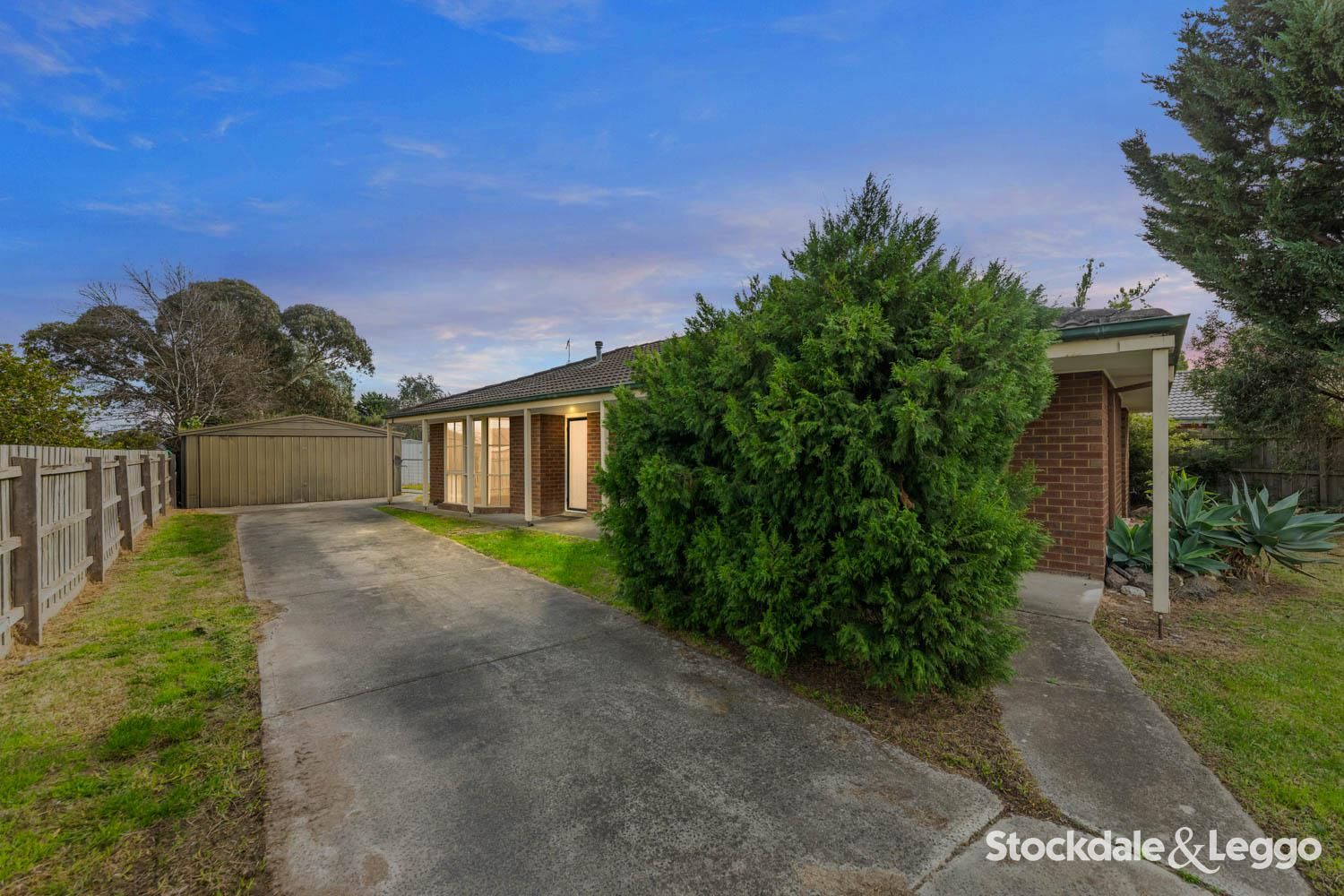 3 bedrooms House in 13 Ashton Place PAKENHAM VIC, 3810