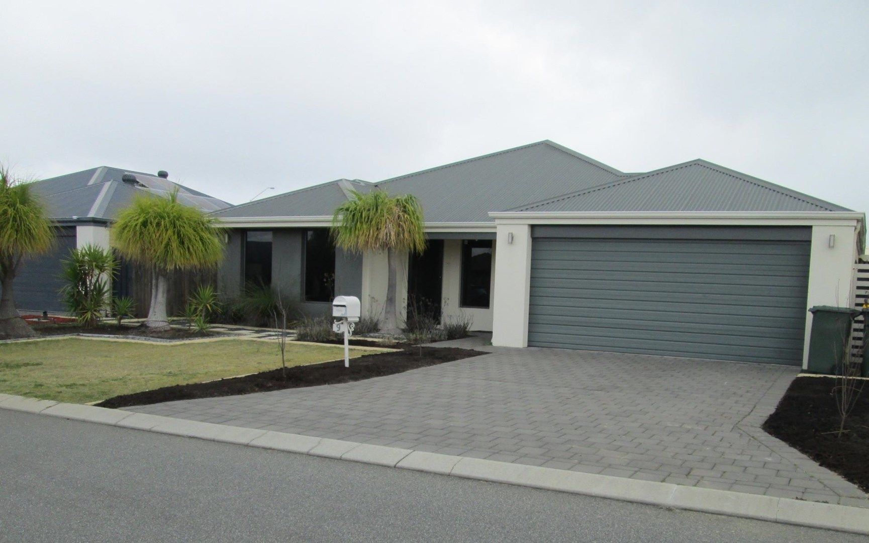 4 bedrooms House in 9 Loveday Street ELLENBROOK WA, 6069
