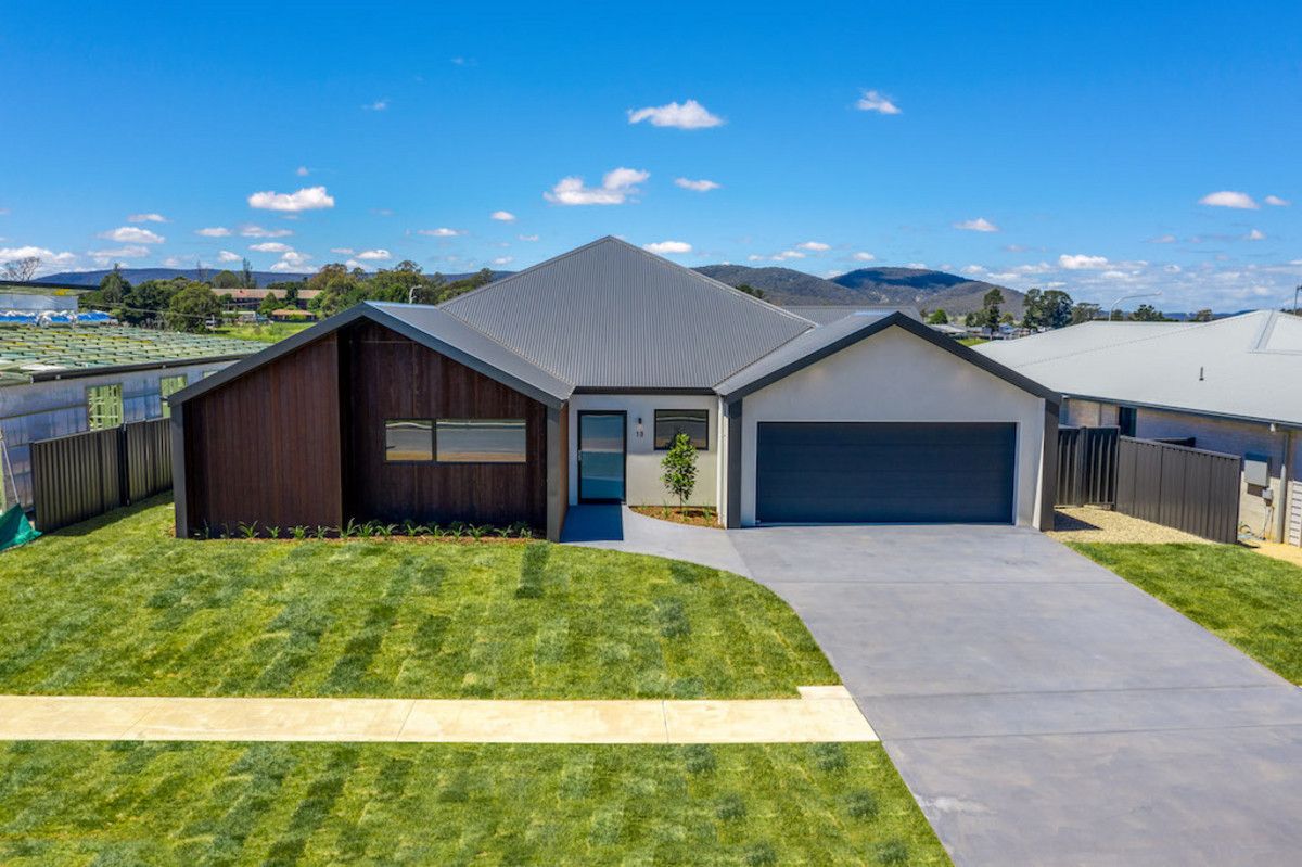 13 Vincent Avenue, Goulburn NSW 2580, Image 0